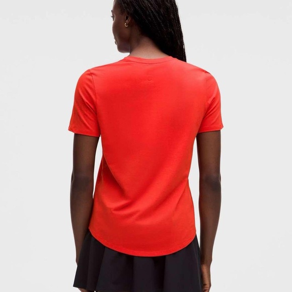 Lululemon tee - Picture 1 of 7